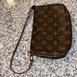 LOUIS VUITTON Monogram Pochette